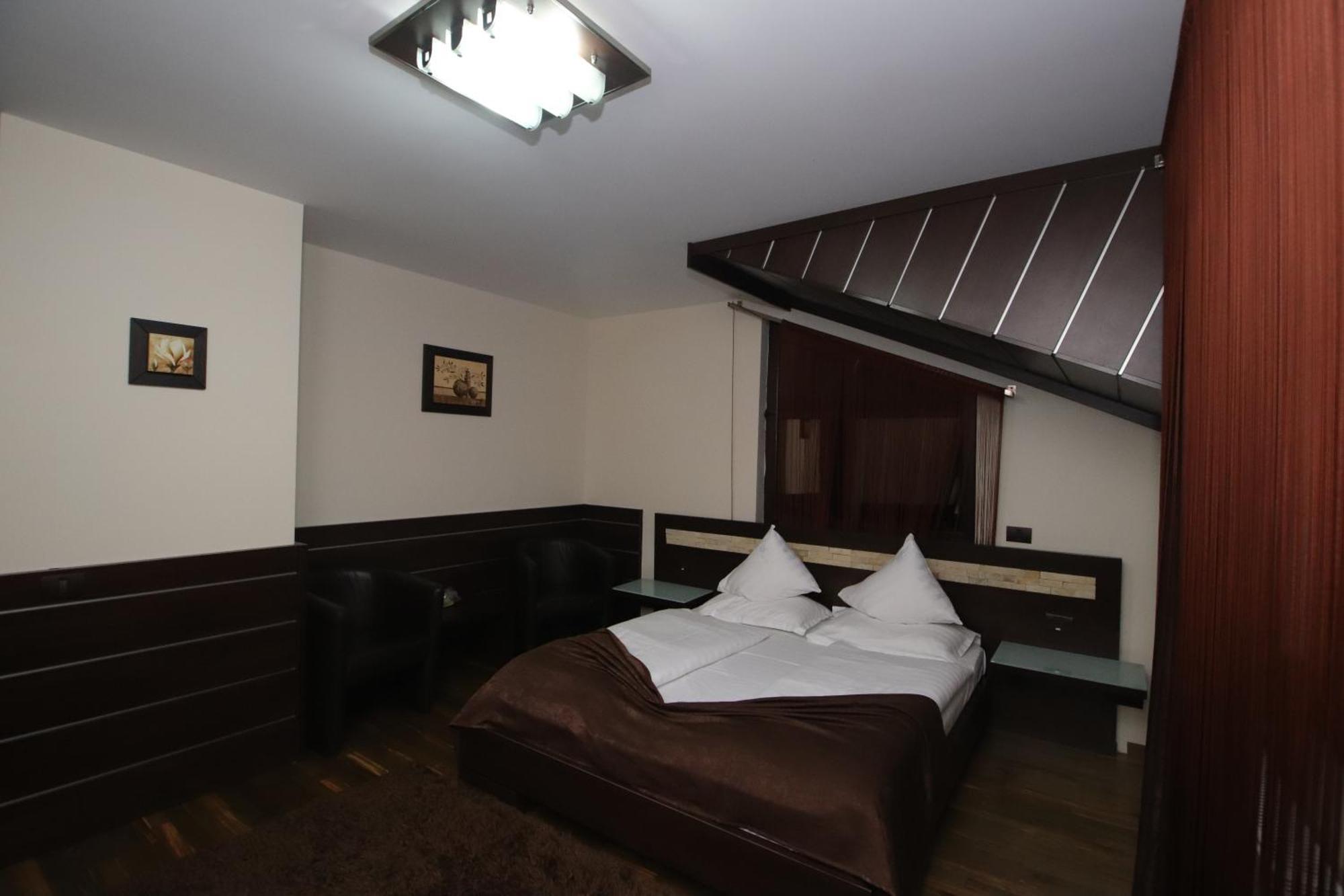 Complex Cochet Hotel Buşteni Buitenkant foto