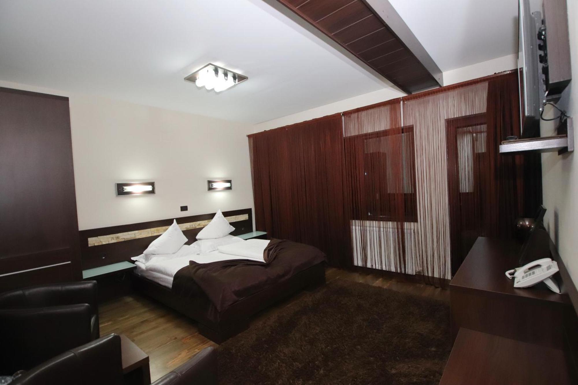 Complex Cochet Hotel Buşteni Buitenkant foto