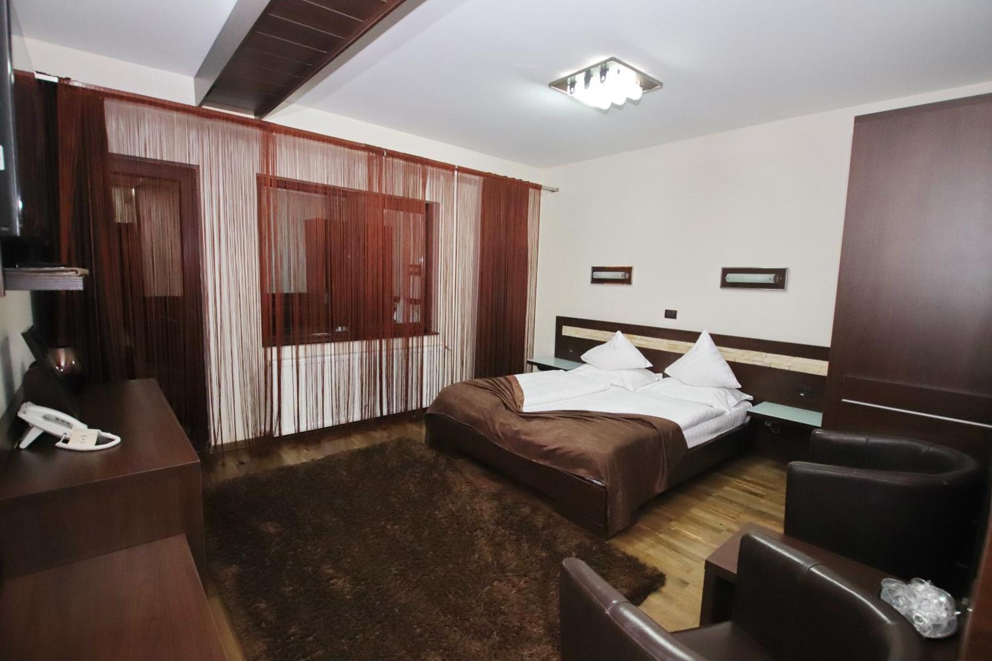 Complex Cochet Hotel Buşteni Buitenkant foto