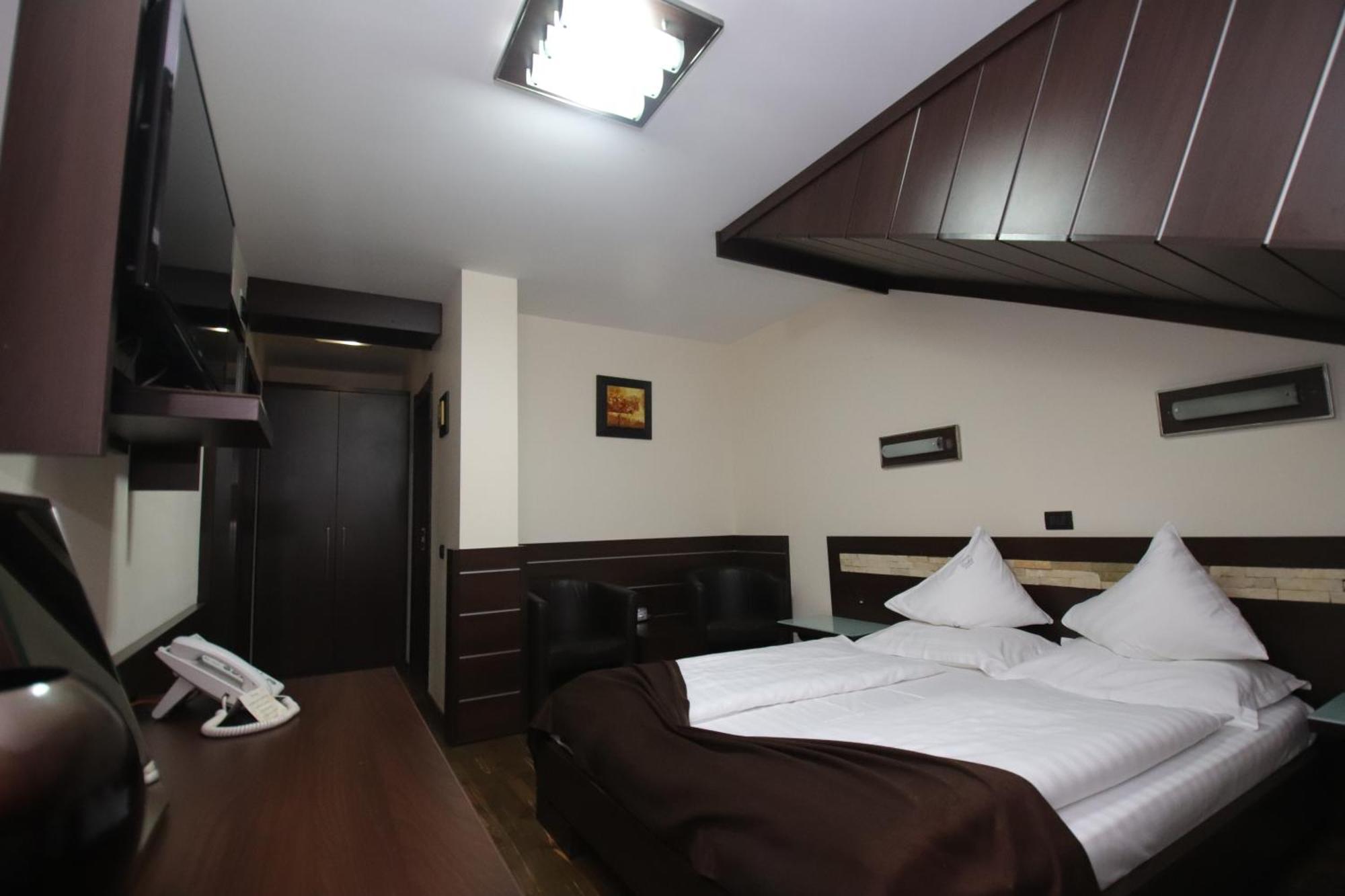 Complex Cochet Hotel Buşteni Buitenkant foto